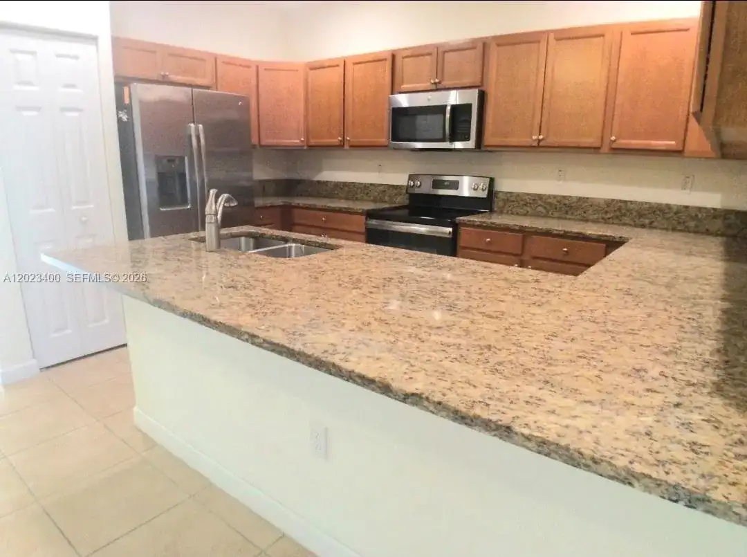 9261 W 33rd Way, Hialeah FL 33018 photo 3