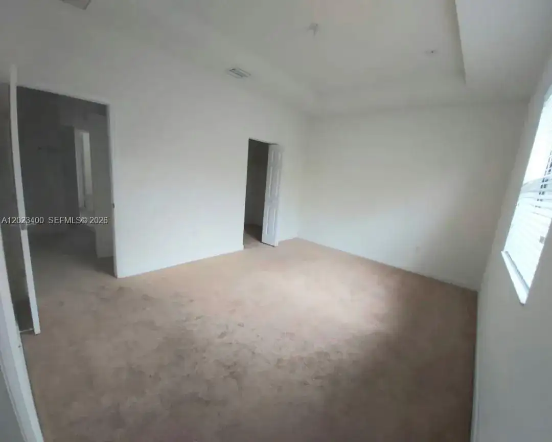 9261 W 33rd Way, Hialeah FL 33018 photo 5