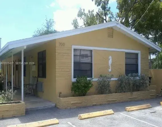 700 NE 1st Ct # 2, Hallandale Beach FL 33009