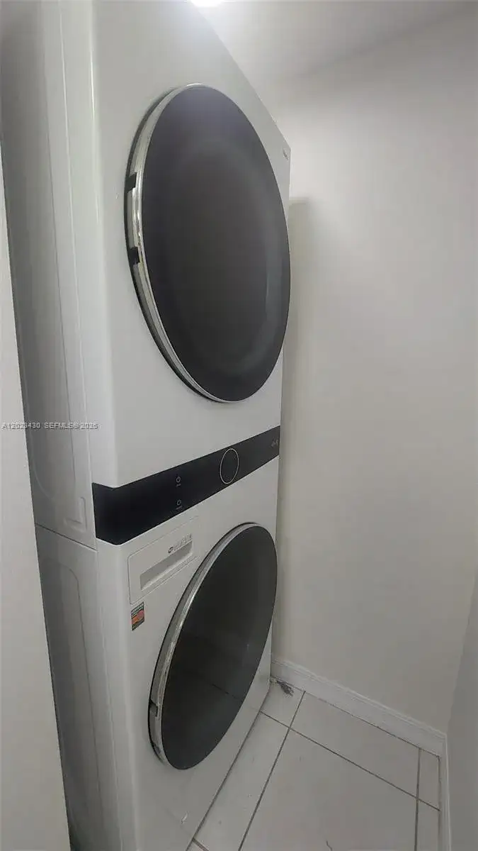 2642 Collins Ave # 408, Miami Beach FL 33140 photo 4