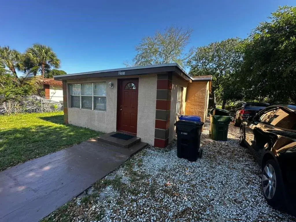 2221 NW 6th Ct, Fort Lauderdale FL 33311