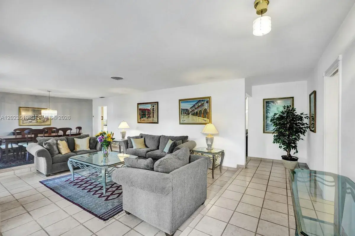 8521 SW 86th Ct, Miami FL 33143