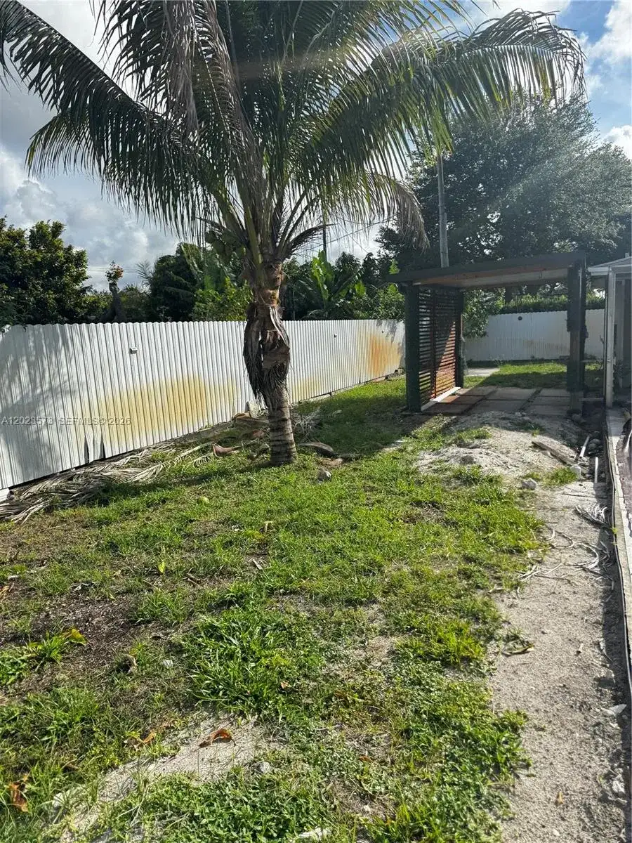 4560 NW 6th Ct, Plantation FL 33317 photo 2