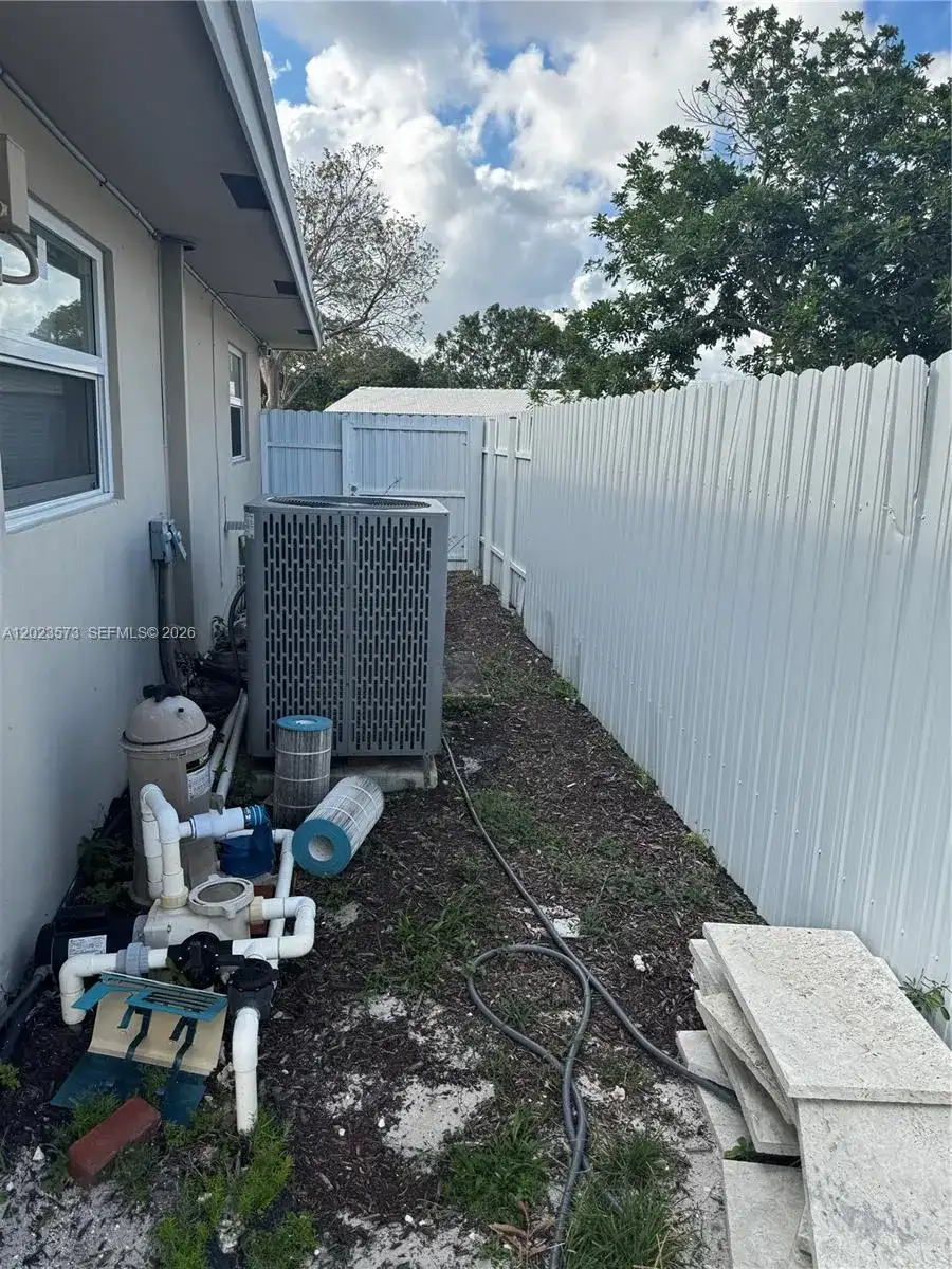 4560 NW 6th Ct, Plantation FL 33317 photo 4
