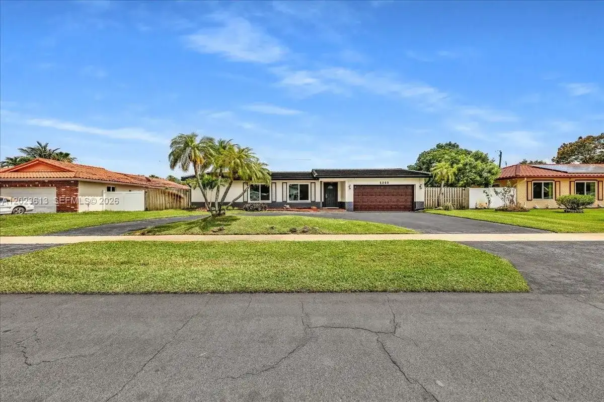 5260 SW 10th Ct, Plantation FL 33317