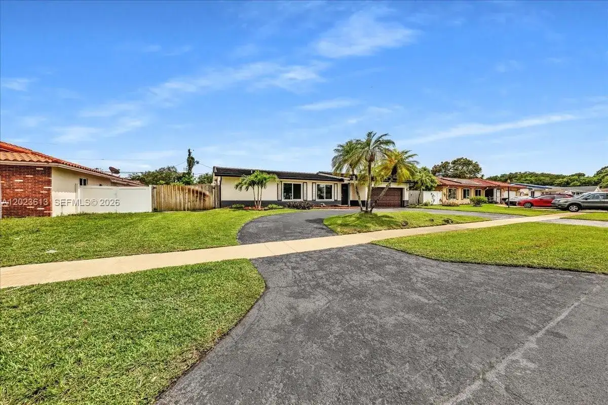 5260 SW 10th Ct, Plantation FL 33317 photo 3