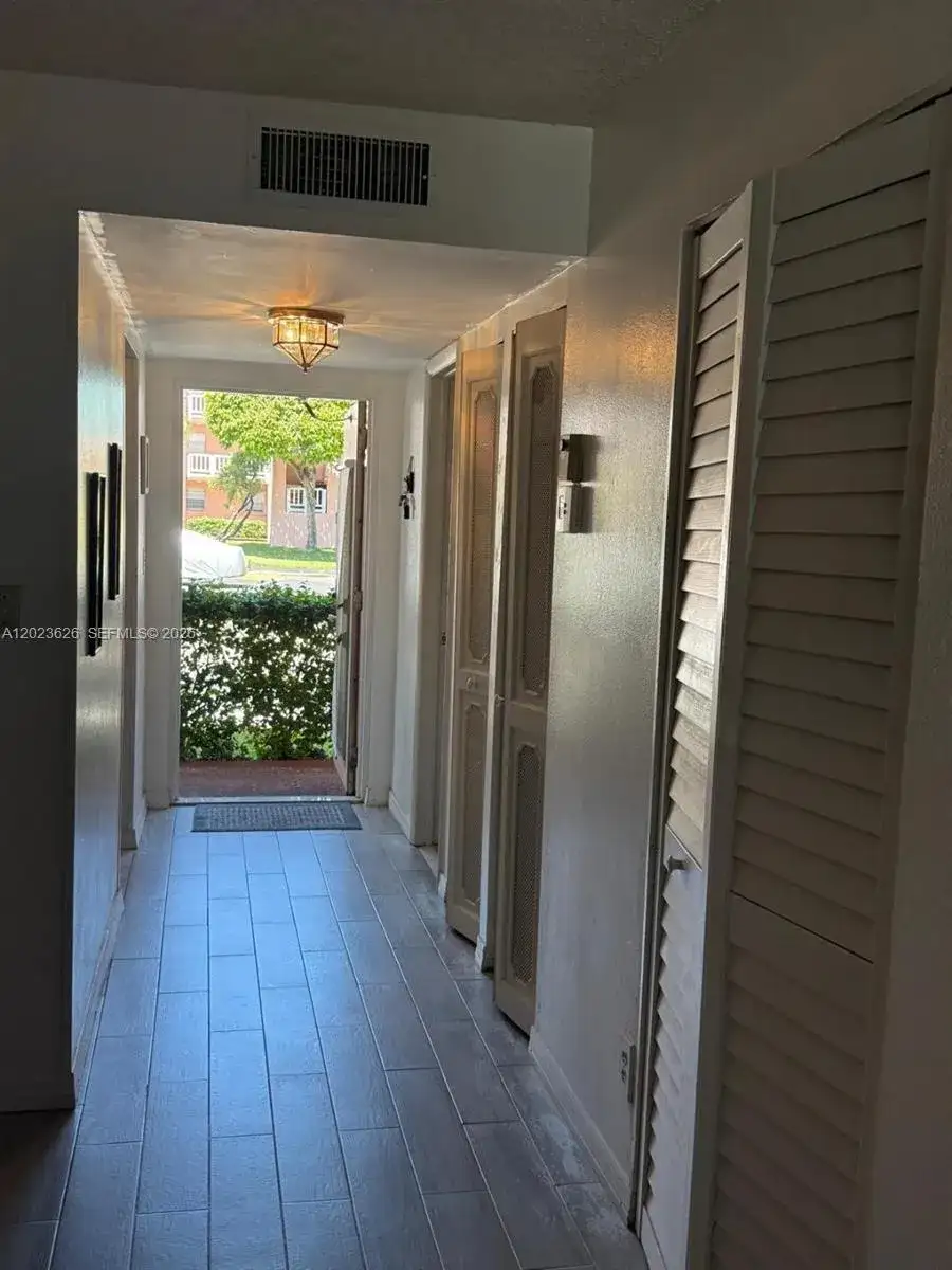 9401 Sunrise Lakes Blvd # 109, Sunrise FL 33322 photo 5