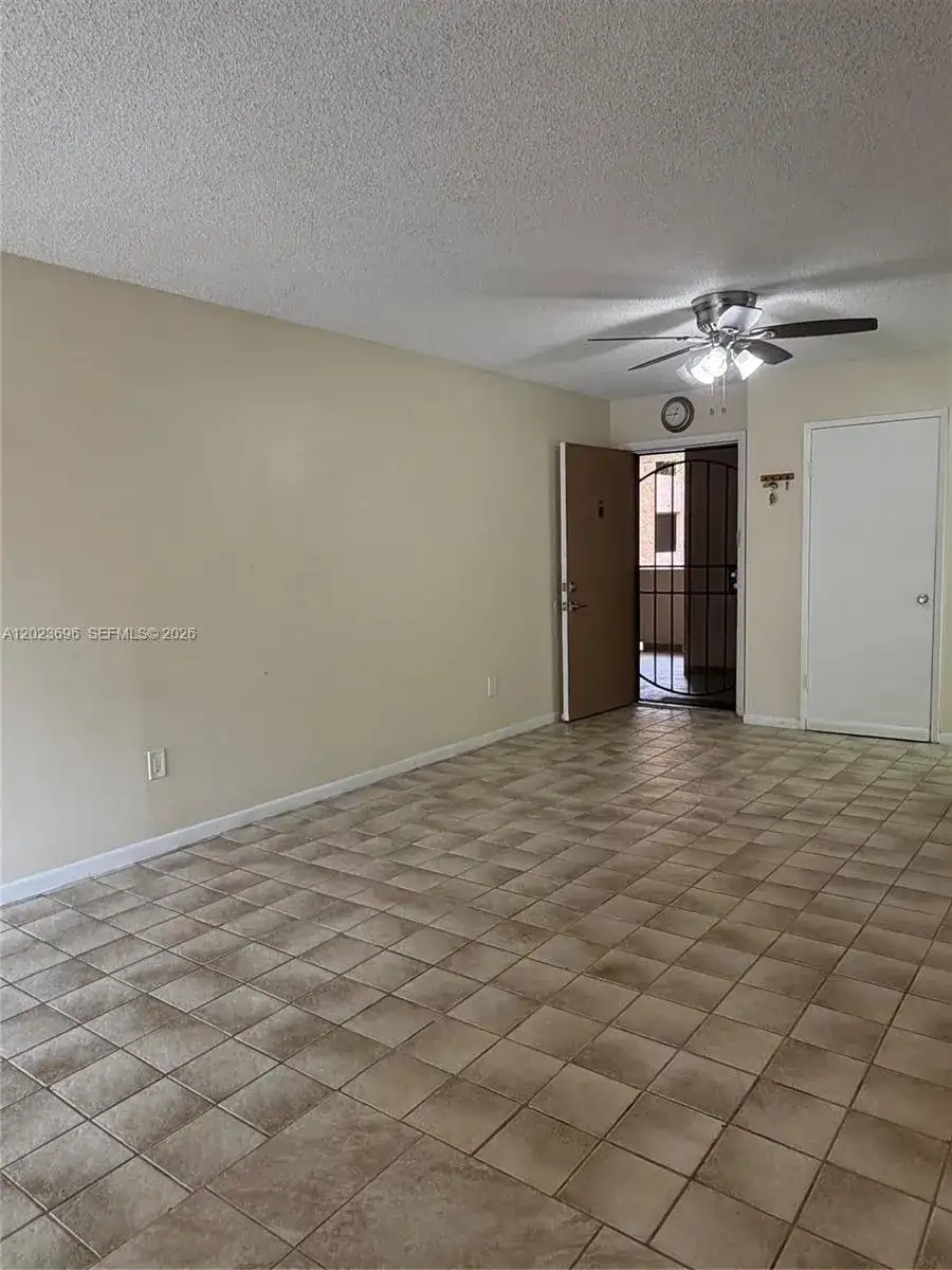 9150 Fontainebleau Blvd # 2, Miami FL 33172 photo 2