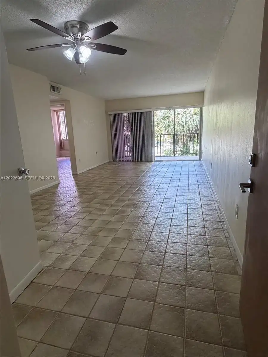 9150 Fontainebleau Blvd # 2, Miami FL 33172 photo 3