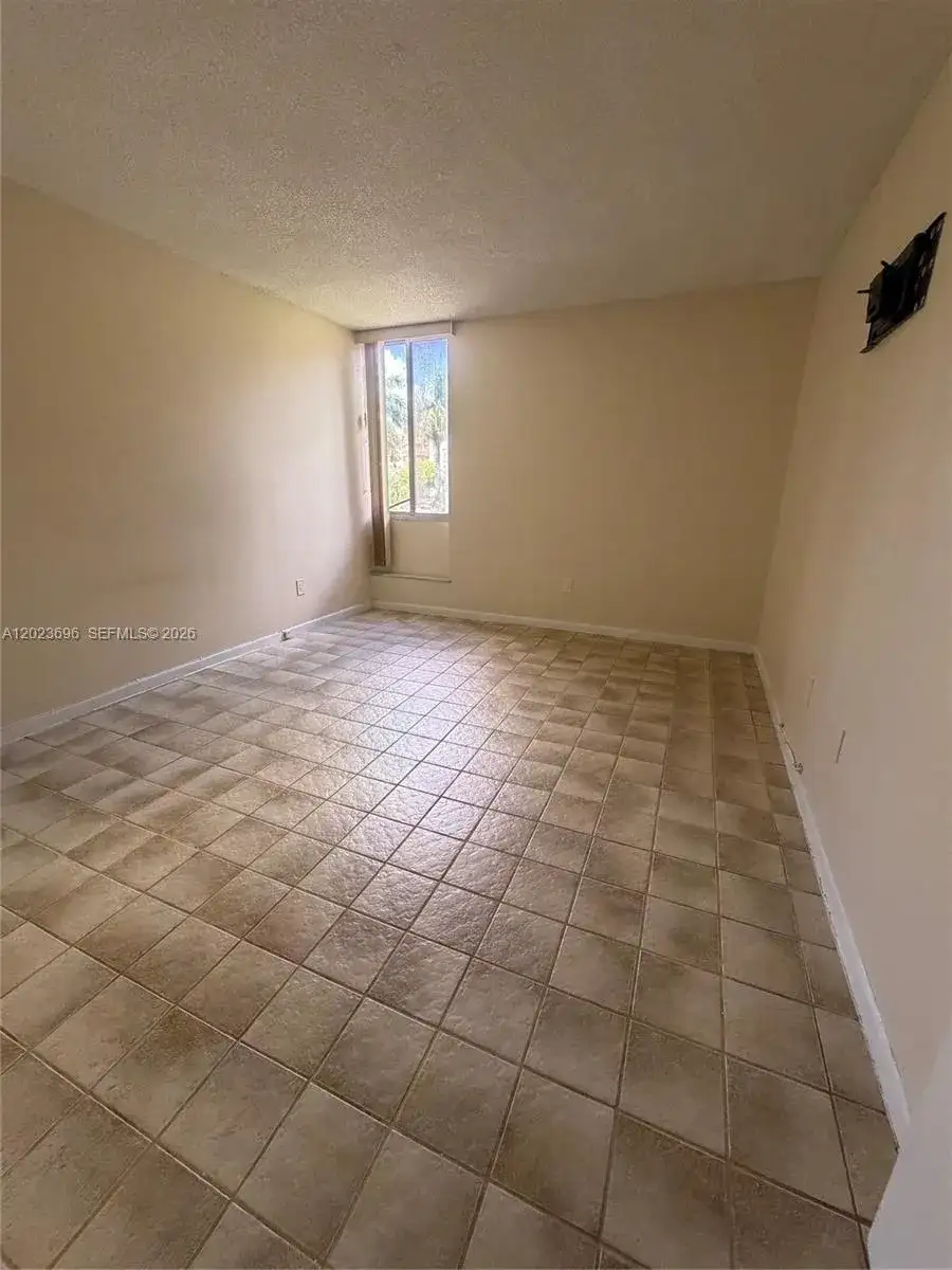 9150 Fontainebleau Blvd # 2, Miami FL 33172 photo 5