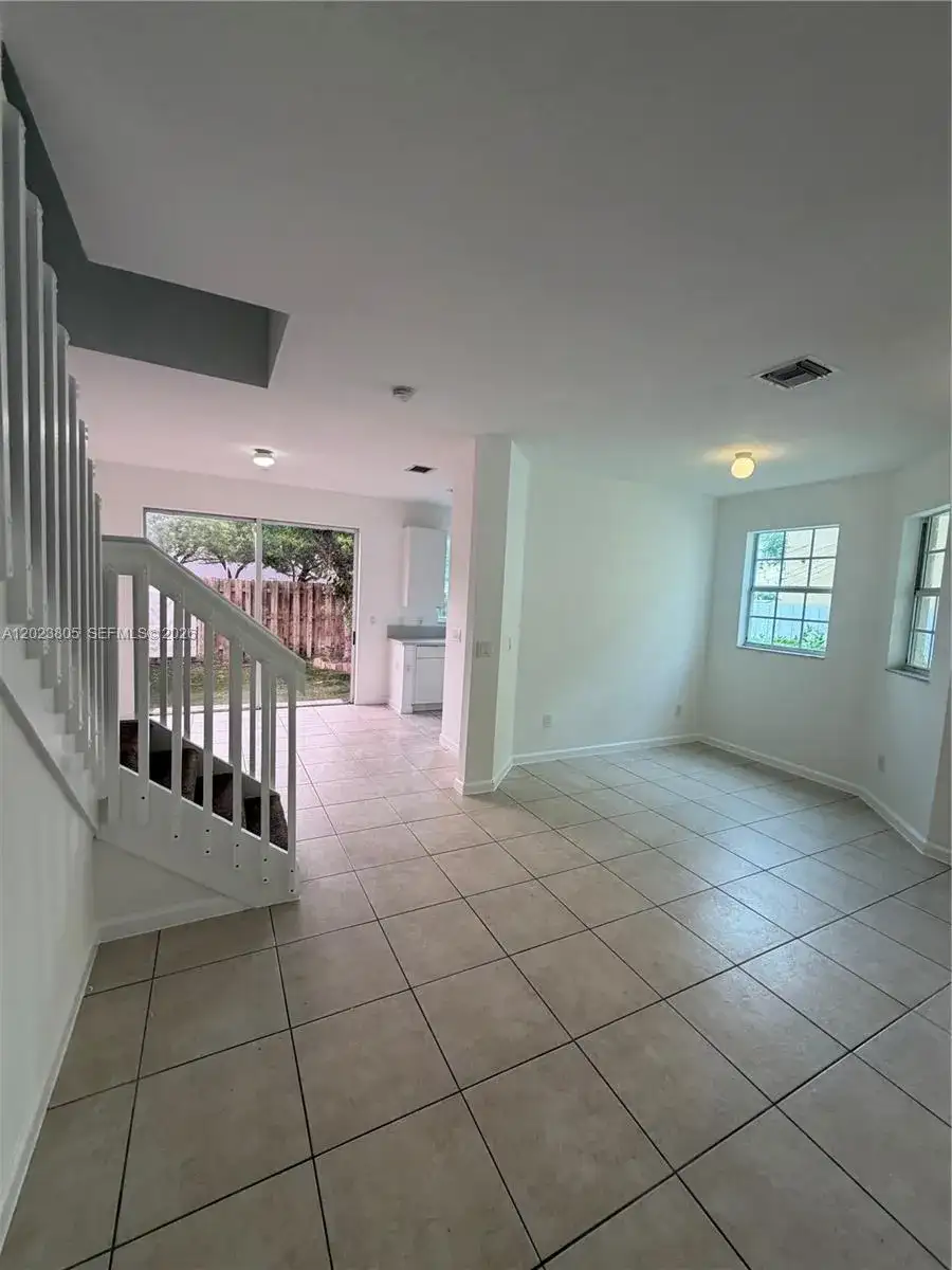607 NE 21st Ter, Homestead FL 33033 photo 3