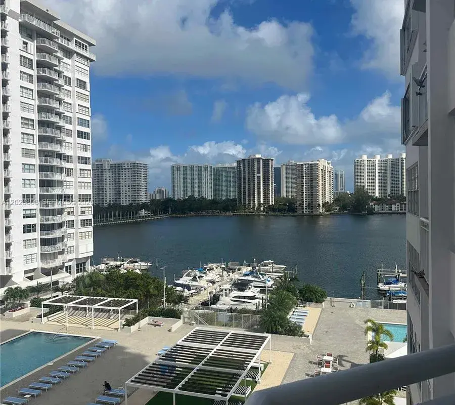 18041 Biscayne Blvd # 702, Aventura FL 33160