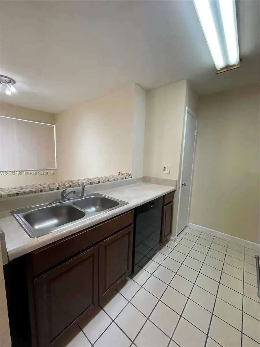2881 N Oakland Forest Dr # 102, Oakland Park FL 33309 photo 3