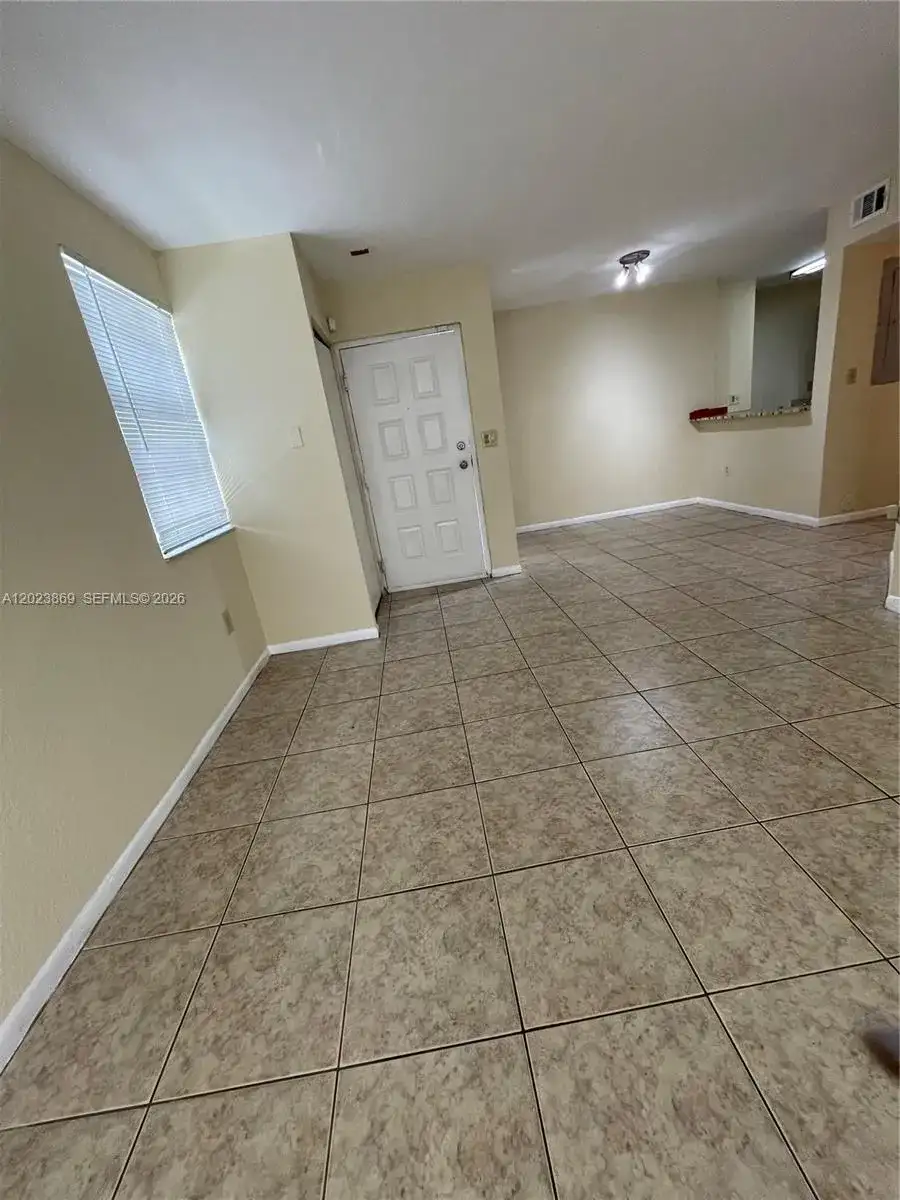 2881 N Oakland Forest Dr # 102, Oakland Park FL 33309 photo 4