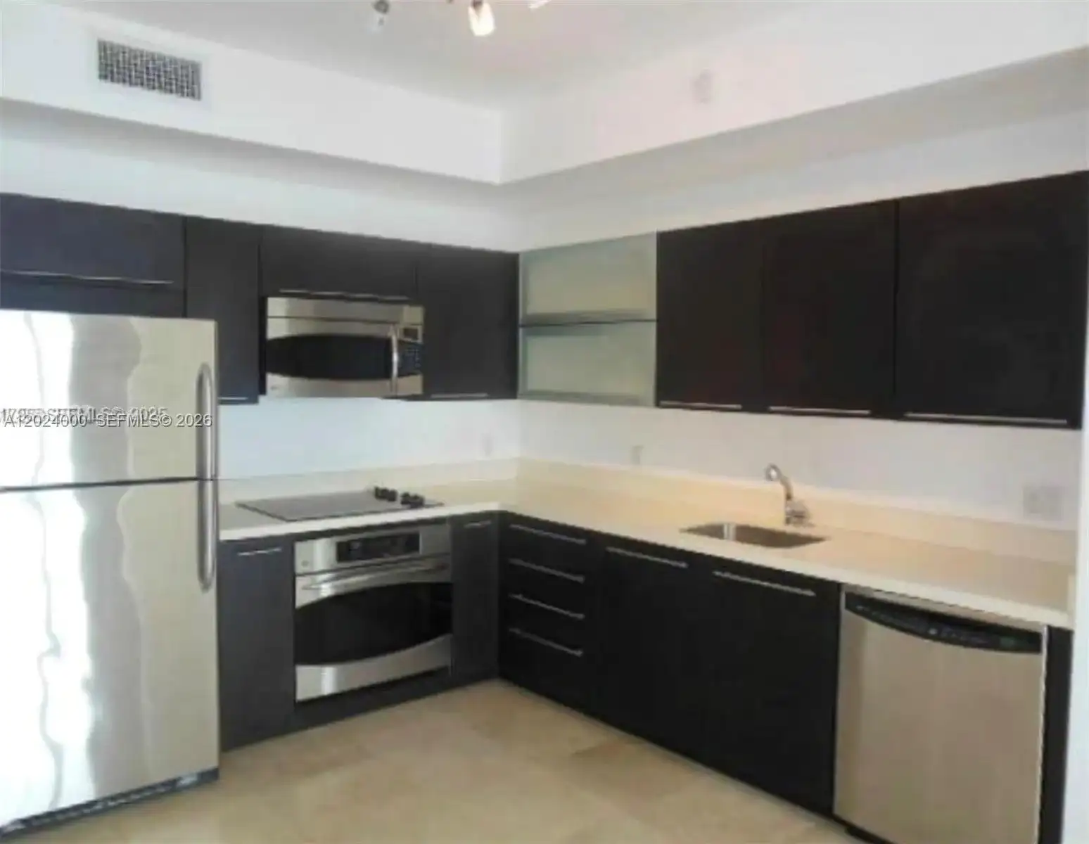 90 SW 3rd St # 1811, Miami FL 33130