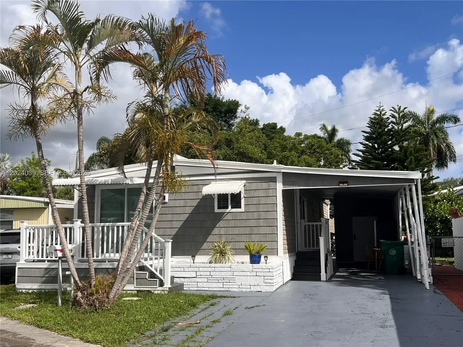 8709 SW 15th St, Davie FL 33324