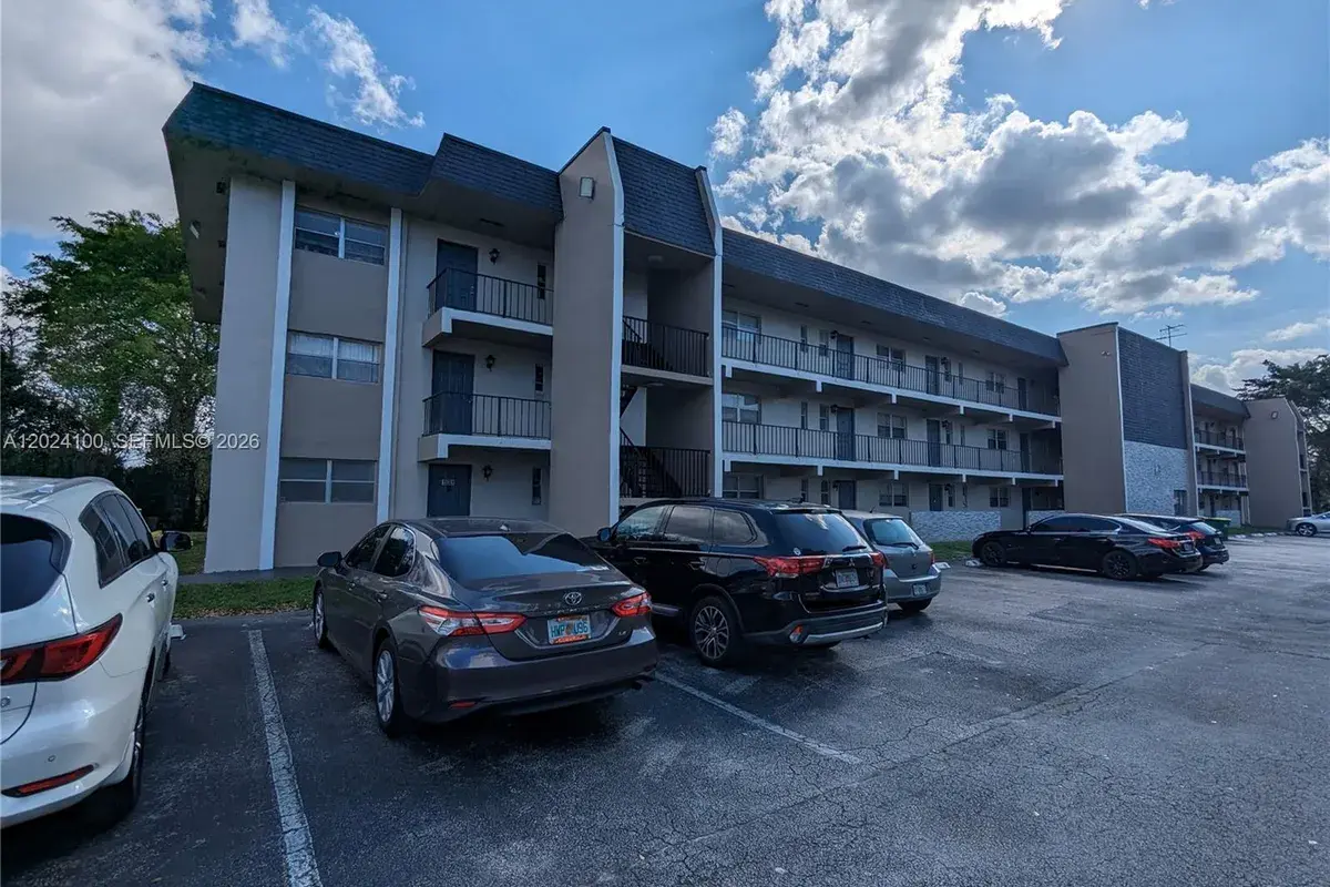 8020 Fairview Dr # 301, Tamarac FL 33321