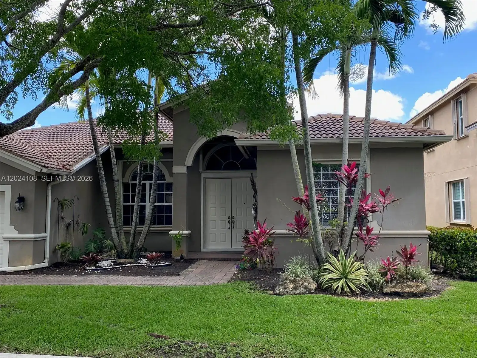 3885 E Hibiscus St, Weston FL 33332 photo 2