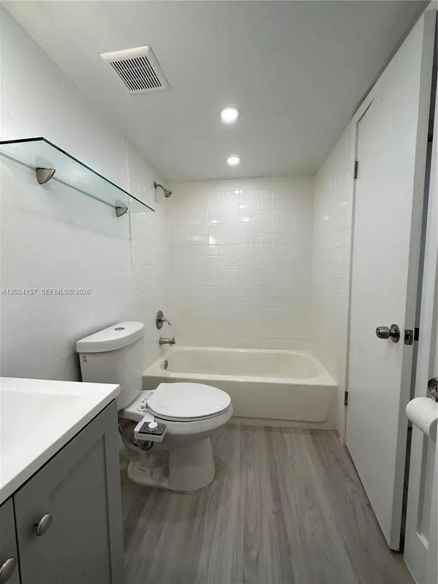 10813 NW 7th St # 11, Miami FL 33172 photo 4