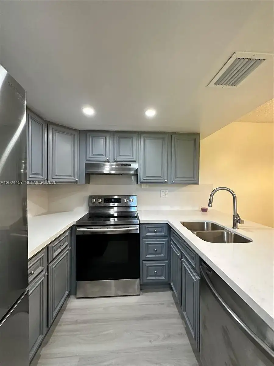 10813 NW 7th St # 11, Miami FL 33172 photo 5