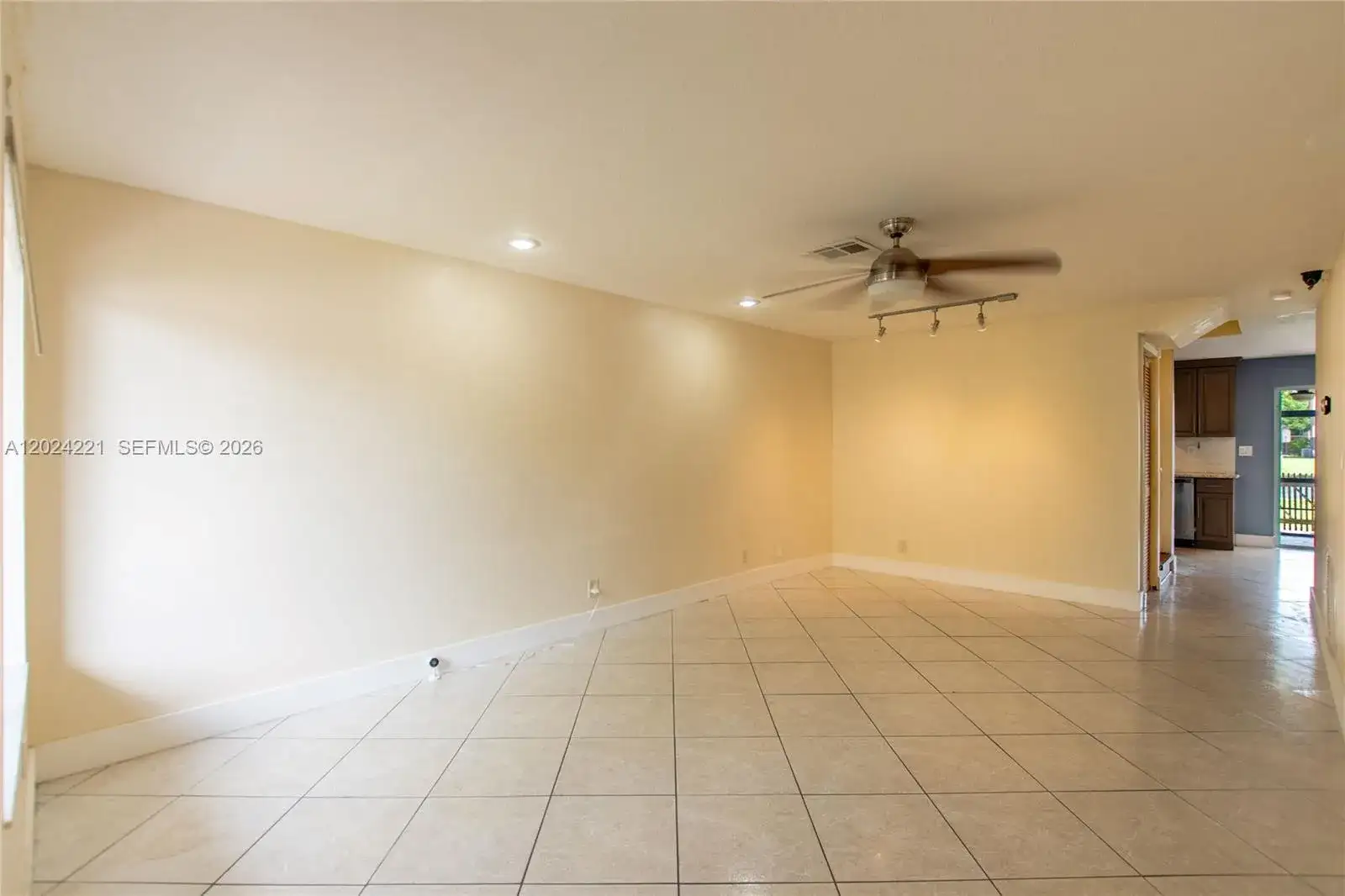 9803 NW 37th St, Sunrise FL 33351 photo 4