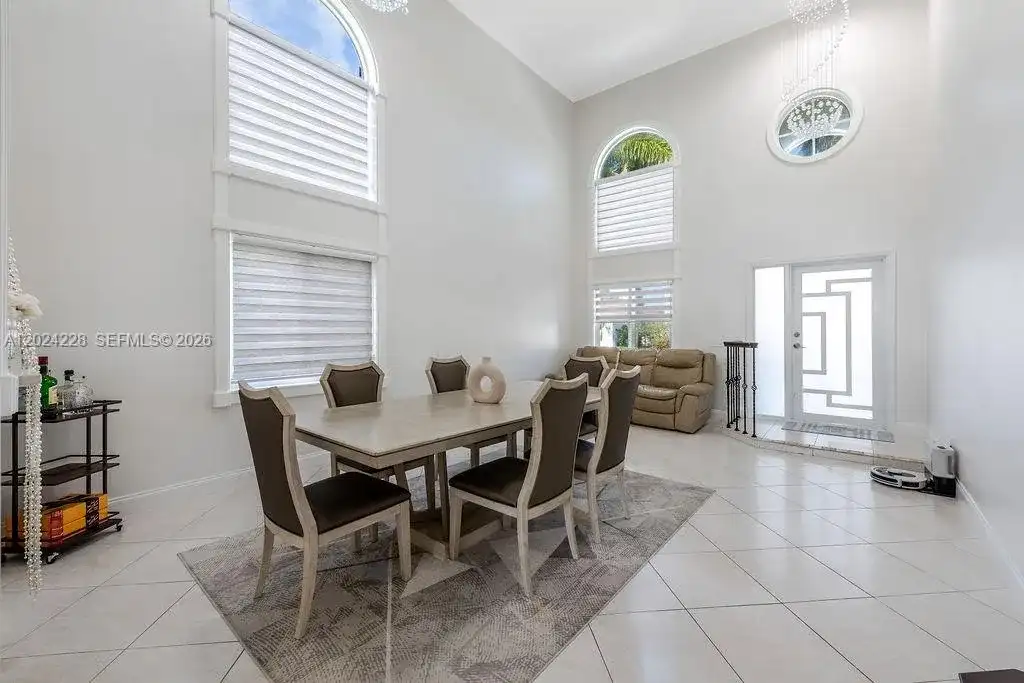 6256 Lansdowne Cir, Boynton Beach FL 33472