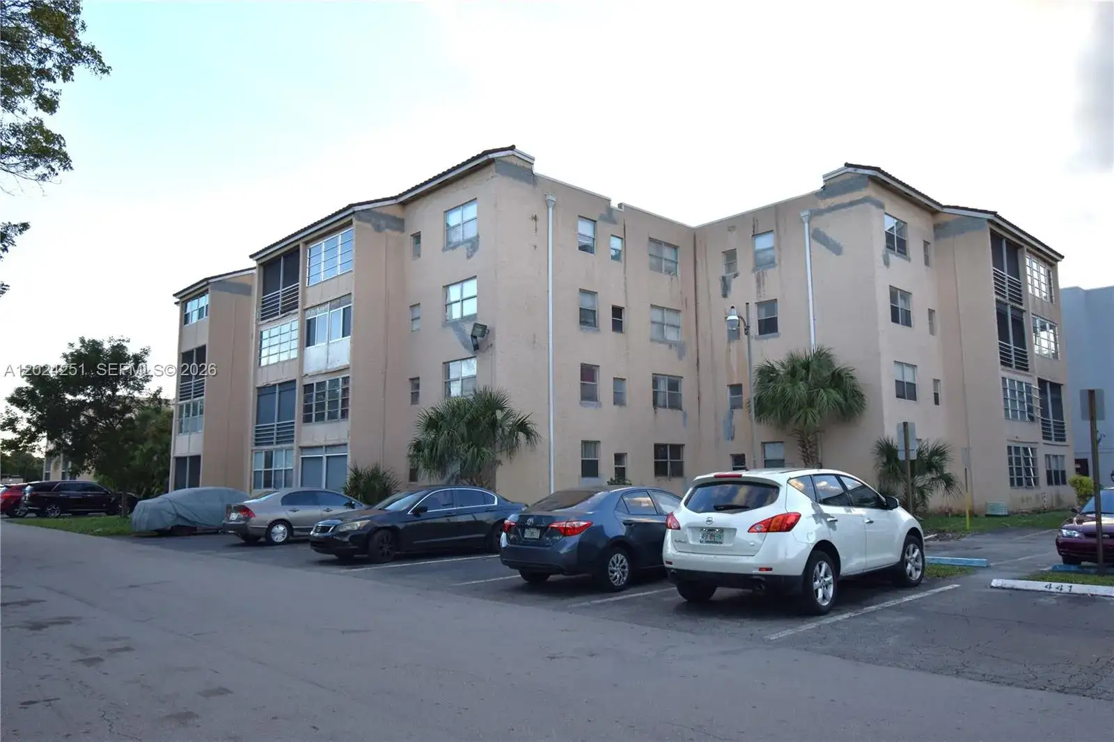 2850 Somerset Dr # 414L, Lauderdale Lakes FL 33311