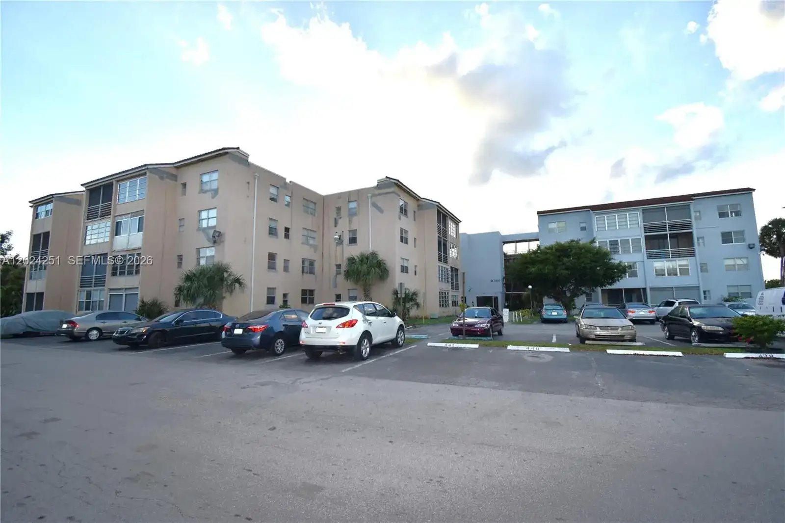 2850 Somerset Dr # 414L, Lauderdale Lakes FL 33311 photo 2