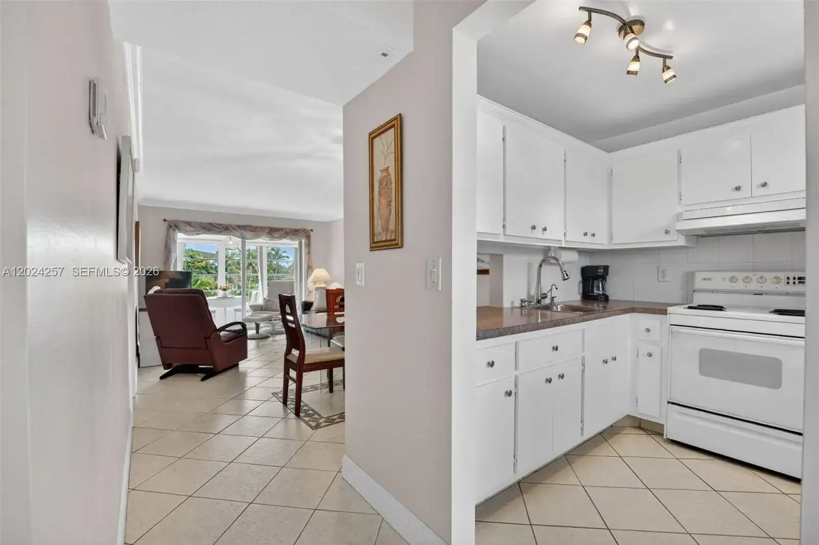 2800 NW 47th Ter # 303B, Lauderdale Lakes FL 33313 photo 2