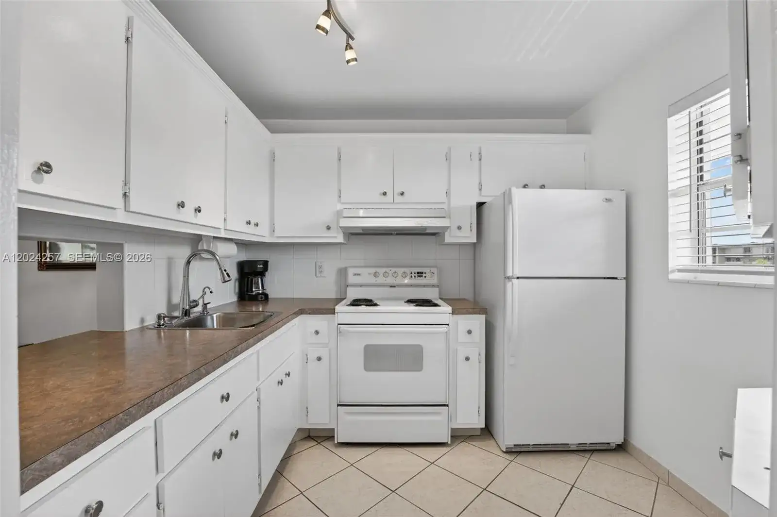 2800 NW 47th Ter # 303B, Lauderdale Lakes FL 33313 photo 3