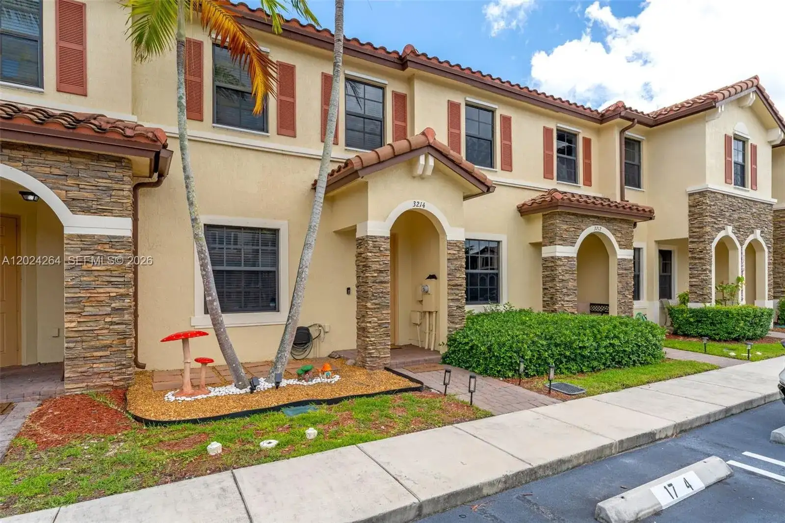 3214 SE 4th Ct, Homestead FL 33033 photo 2