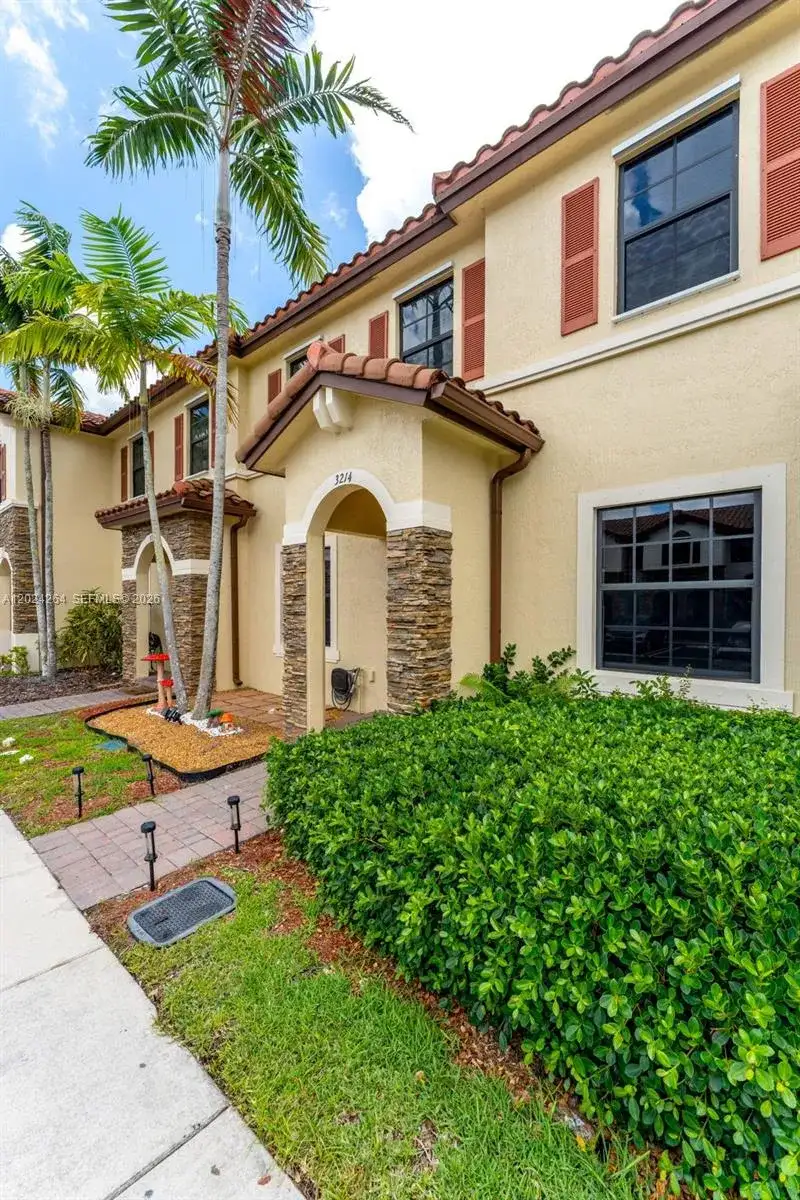 3214 SE 4th Ct, Homestead FL 33033 photo 3