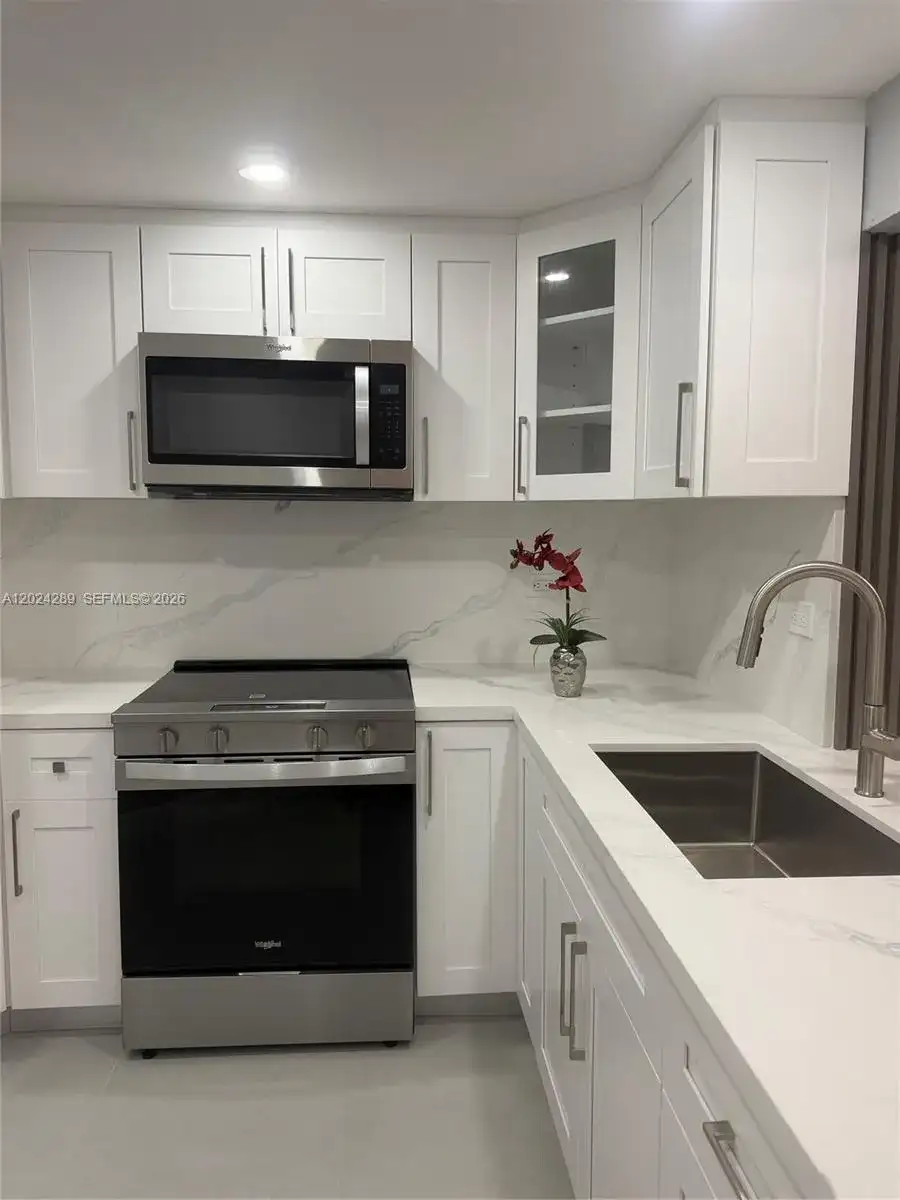 10233 NW 9th St Cir # 1, Miami FL 33172 photo 2