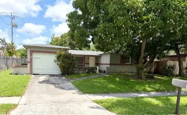 8001 NW 3rd Pl, Margate FL 33063 photo 2