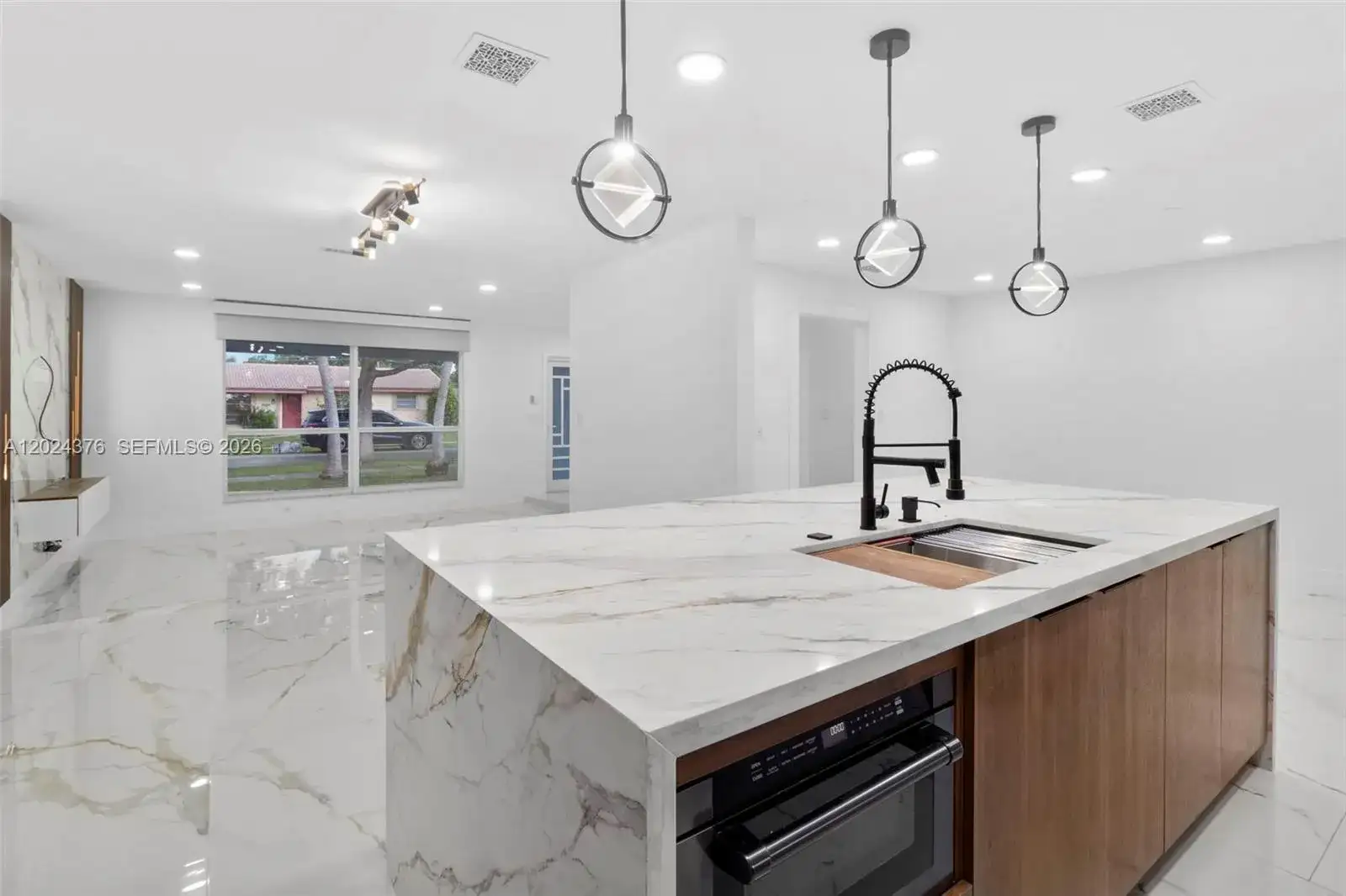 7220 NW 10th Pl, Plantation FL 33313 photo 3