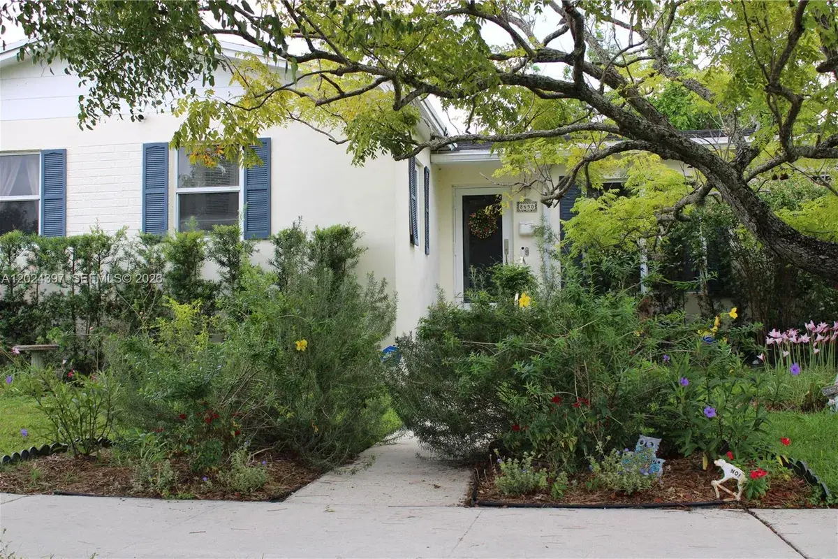 8450 SW 28th St, Miami FL 33155
