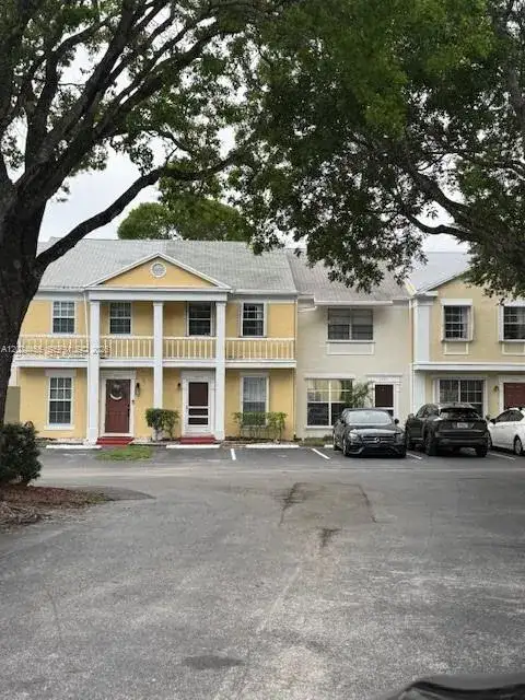 2856 Cambridge Ln, Cooper City FL 33026 photo 2