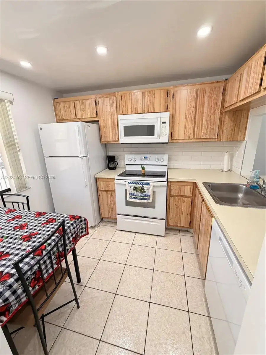2793 NW 104th Ave # 204, Sunrise FL 33322 photo 4