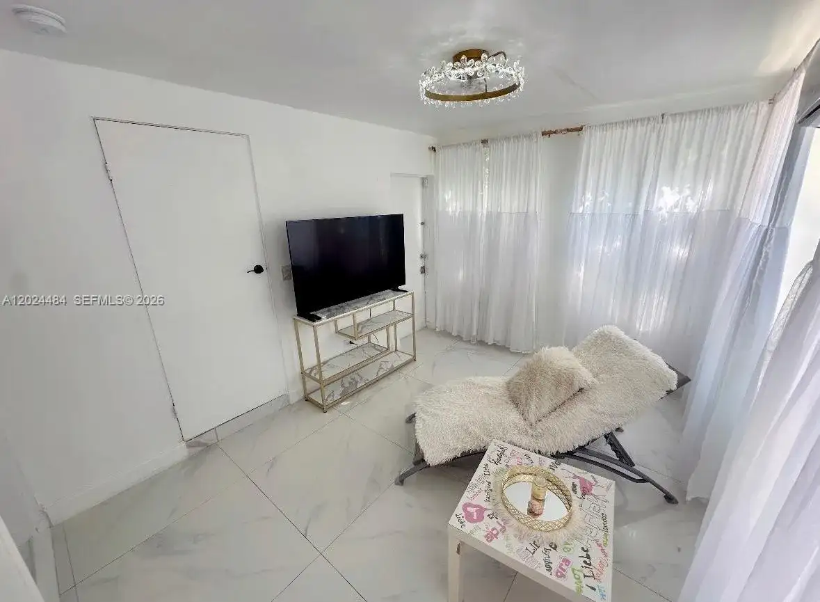 950 NE 127th St # 1, North Miami FL 33161 photo 2