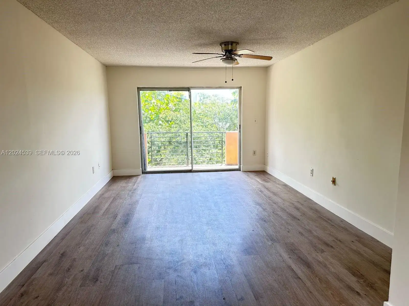365 NE 125th St # 306, North Miami FL 33161 photo 2