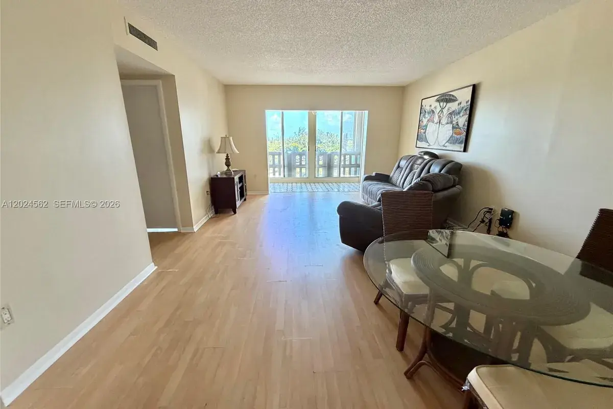 4001 Hillcrest Dr # 609, Hollywood FL 33021