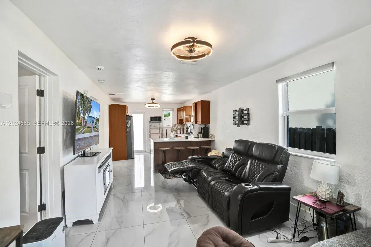 2220 Hope St, Hollywood FL 33020