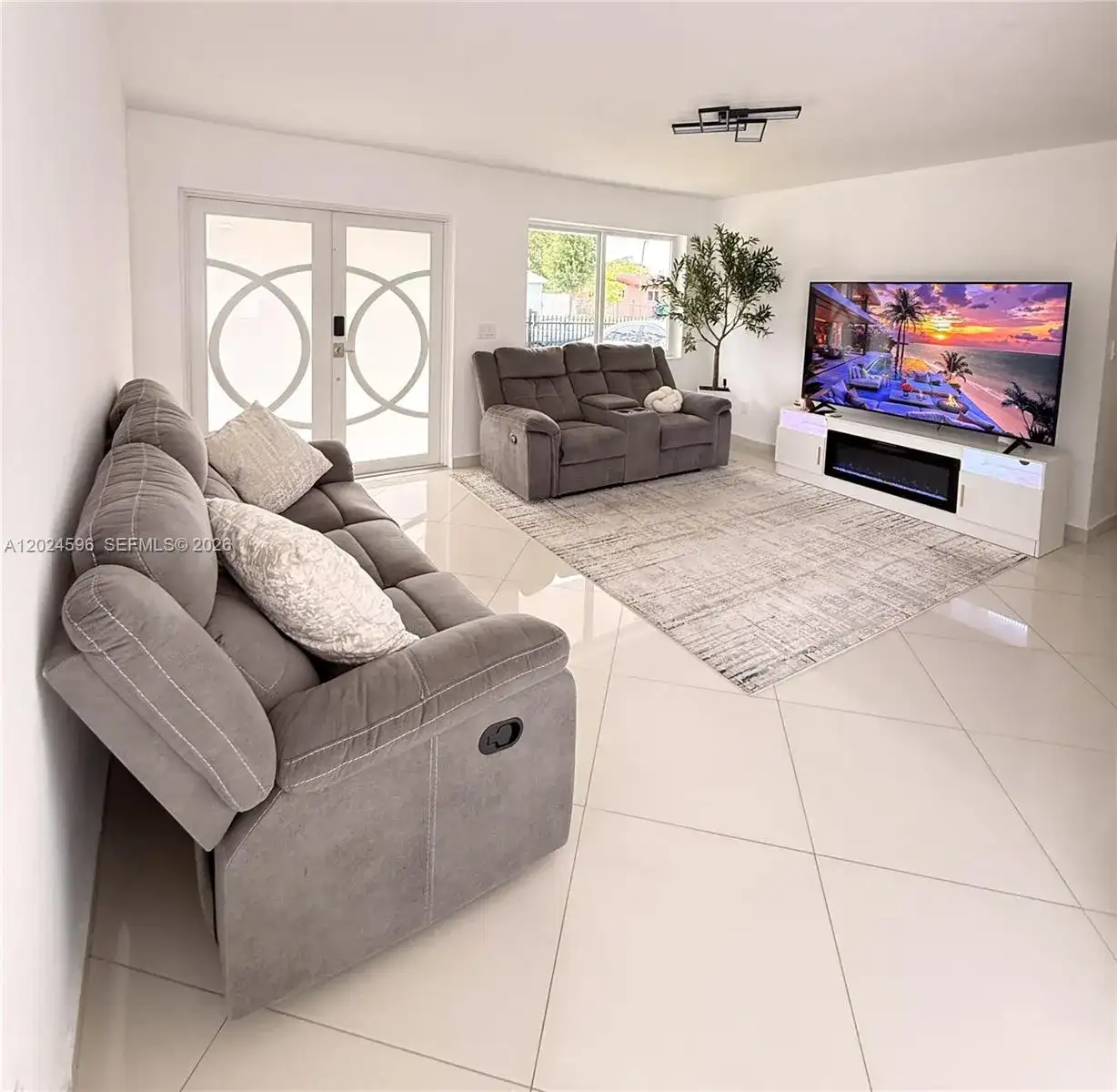 20130 SW 106th Ave, Cutler Bay FL 33189 photo 2