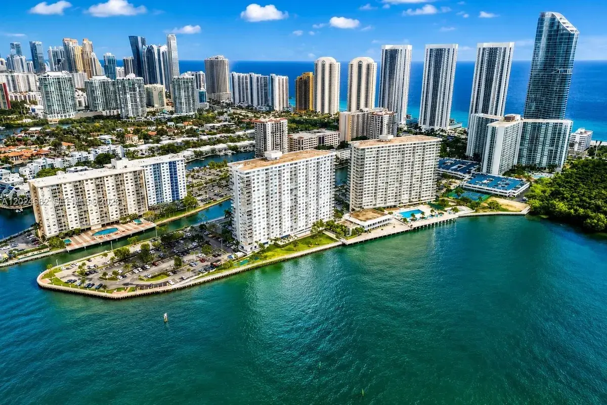 300 Bayview Dr # 807, Sunny Isles Beach FL 33160