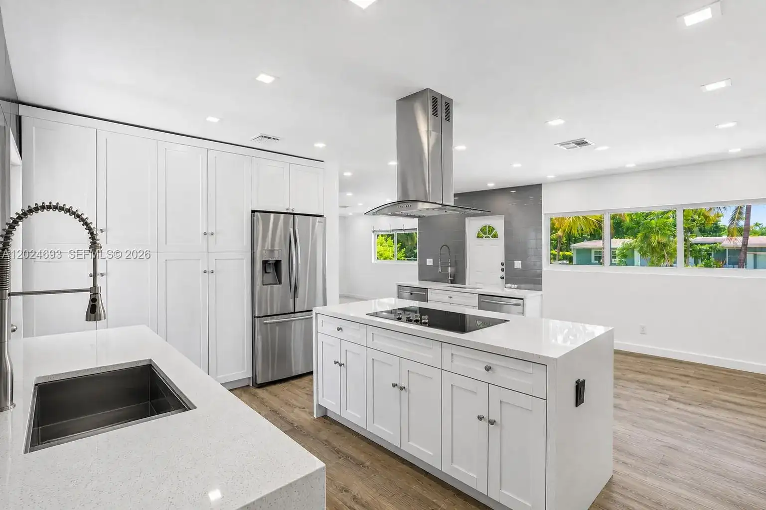 1081 NE 166th St, North Miami Beach FL 33162 photo 2