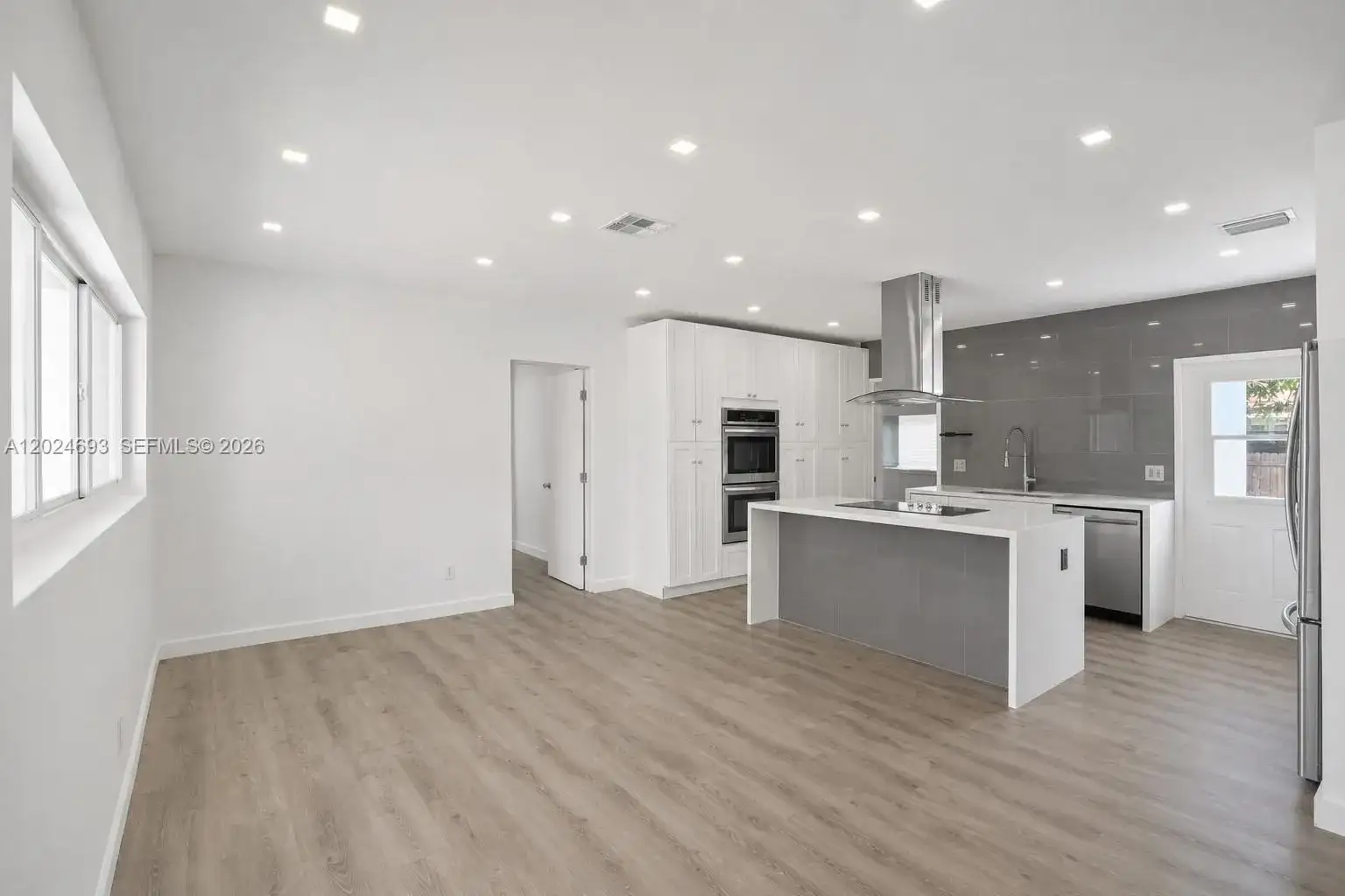 1081 NE 166th St, North Miami Beach FL 33162 photo 3