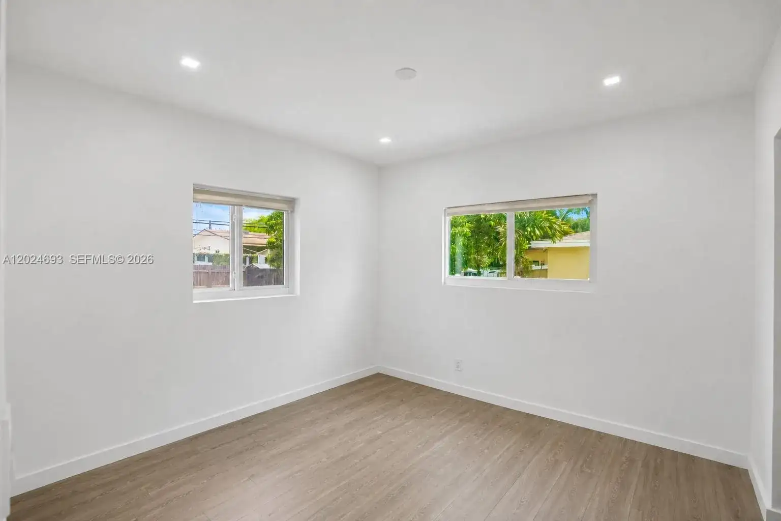 1081 NE 166th St, North Miami Beach FL 33162 photo 5