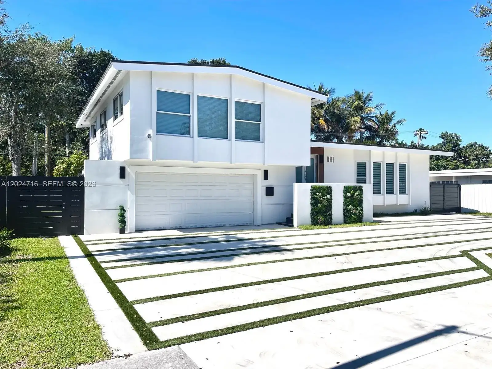 19960 Highland Lakes Blvd, Miami FL 33179 photo 2