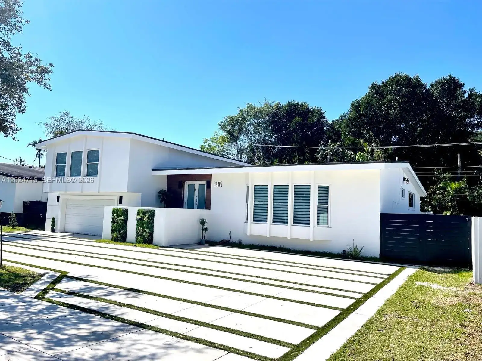 19960 Highland Lakes Blvd, Miami FL 33179 photo 3