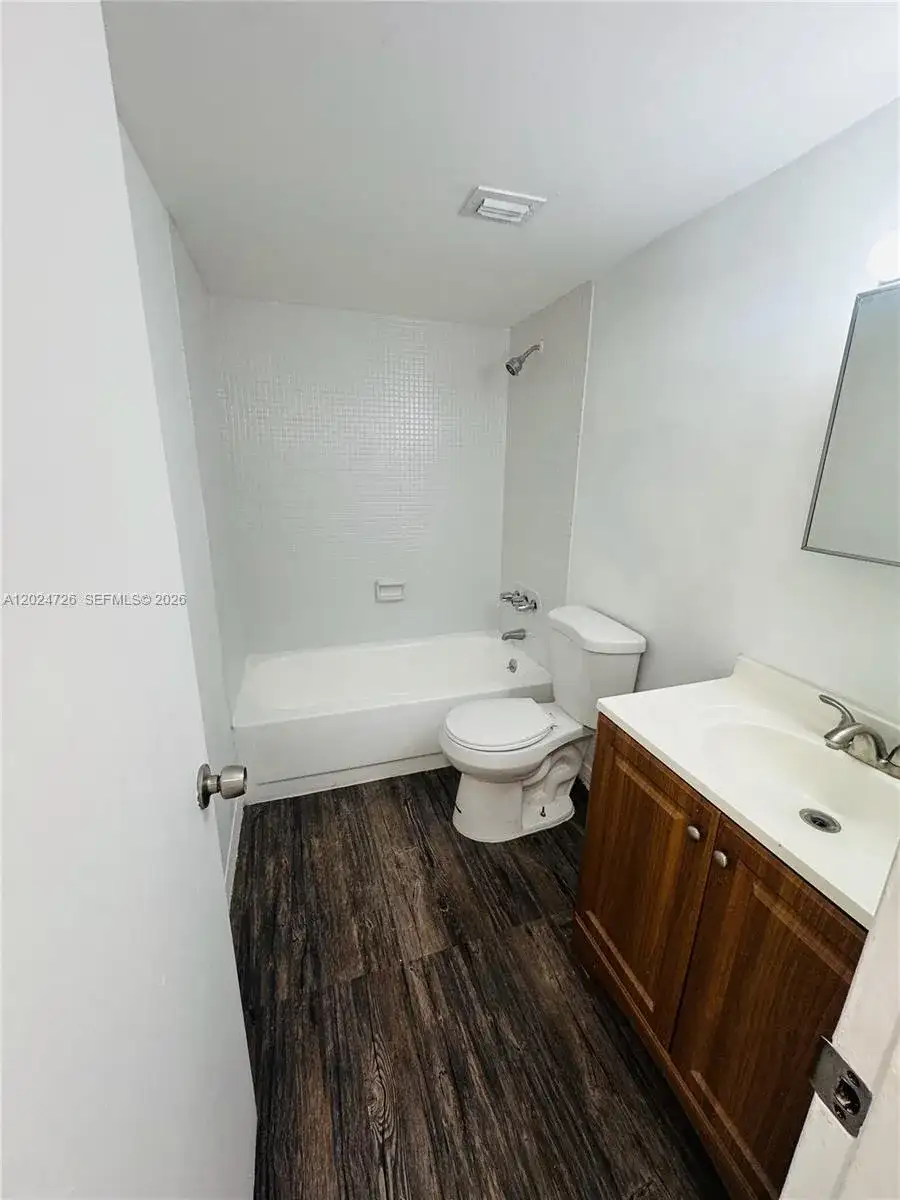 486 NW 165th St Rd # 201, Miami FL 33169 photo 4
